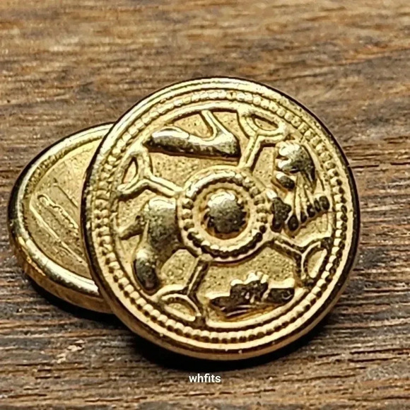 Salvatore Ferragamo Gold Tone Chain Shield Cufflinks - Picture 4 of 4